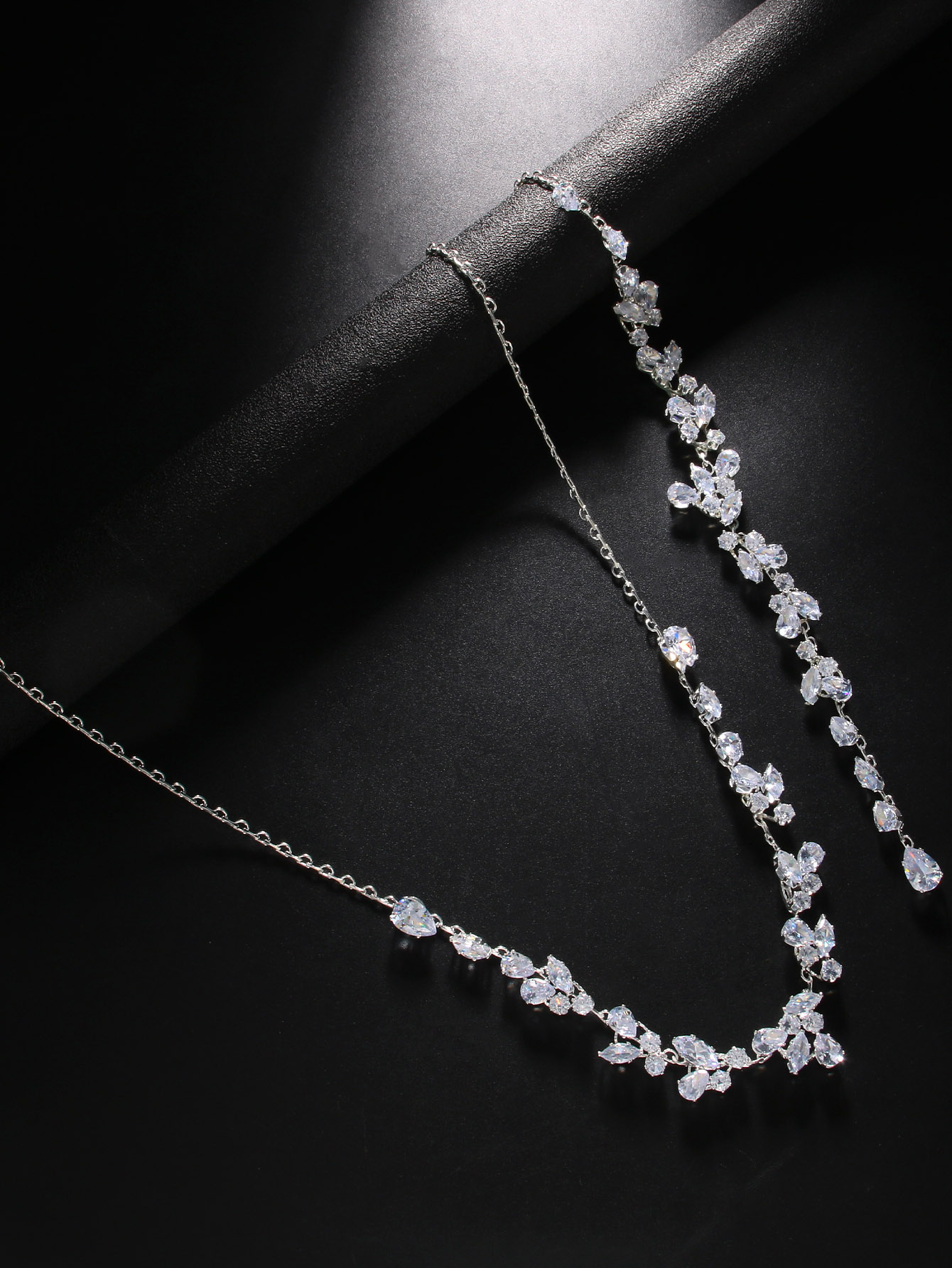Crystal Leaf Backdrop Necklace - Body Jewelry Necklace recension och pris
